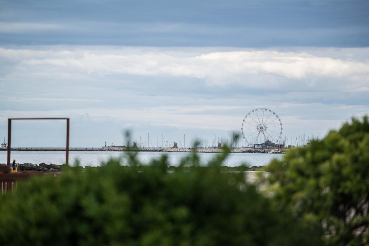 Hotel Avenusta Viserba Di Rimini ภายนอก รูปภาพ