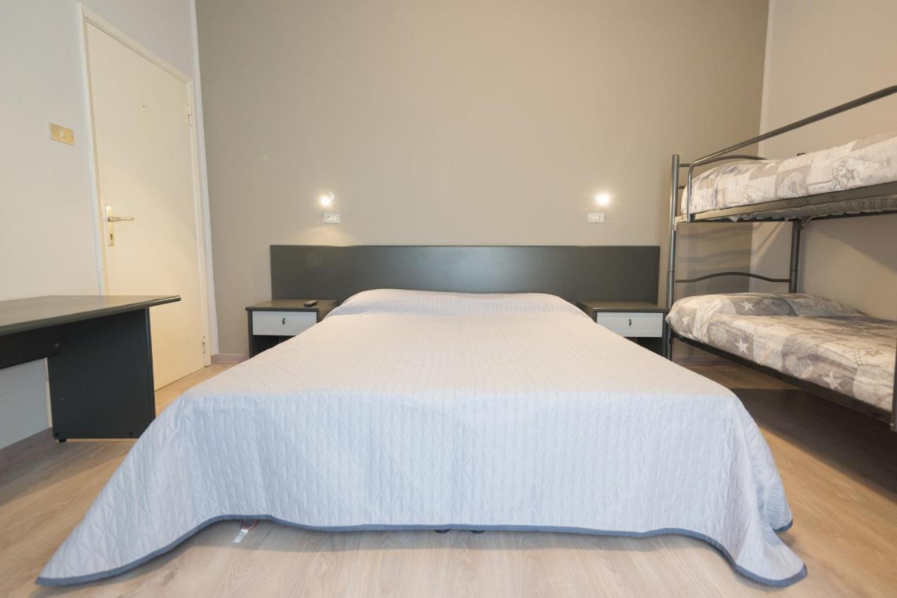 Hotel Avenusta Viserba Di Rimini ภายนอก รูปภาพ