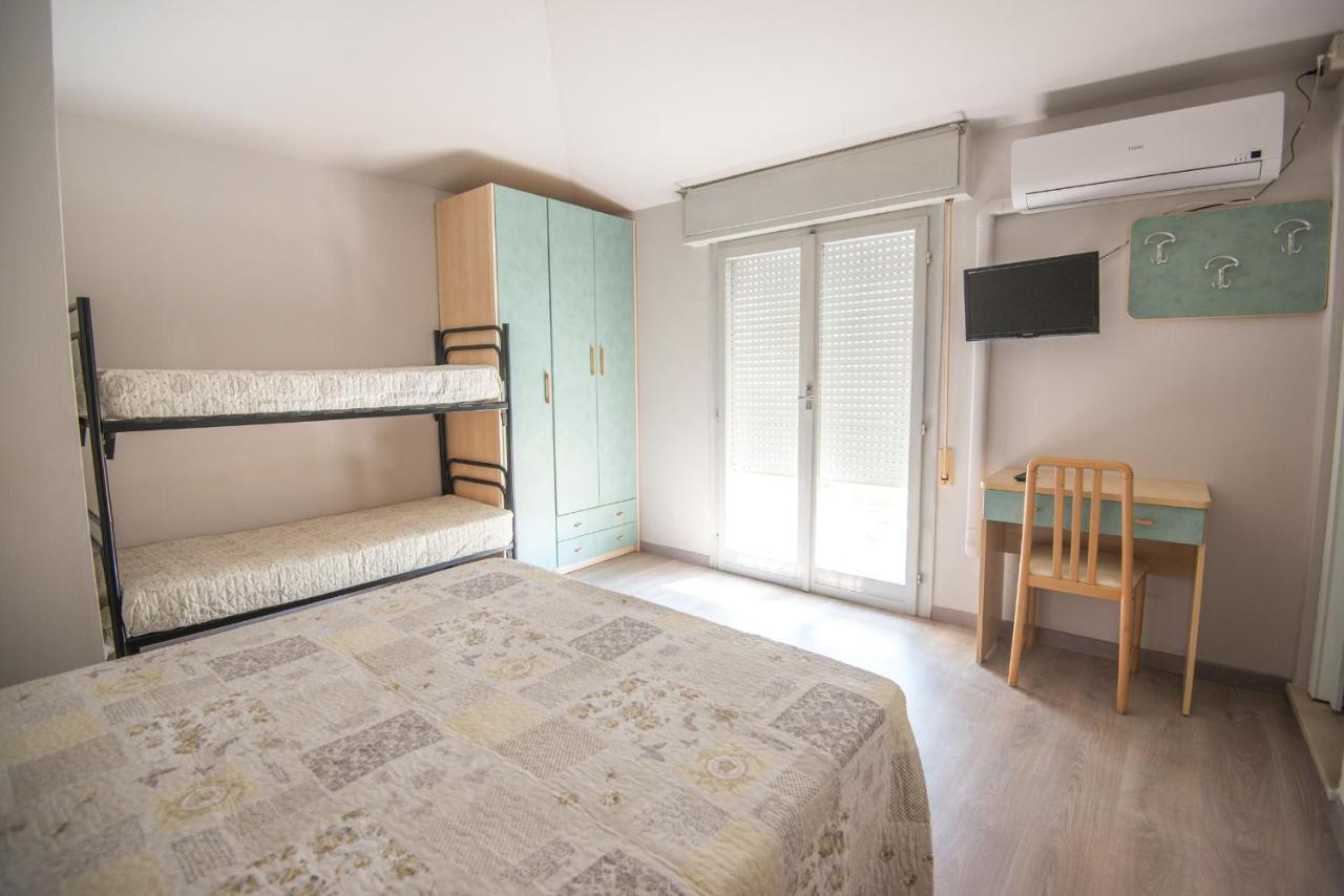 Hotel Avenusta Viserba Di Rimini ภายนอก รูปภาพ