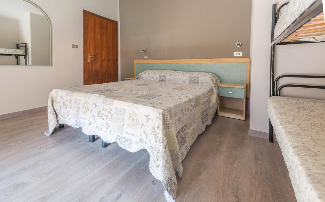 Hotel Avenusta Viserba Di Rimini ภายนอก รูปภาพ