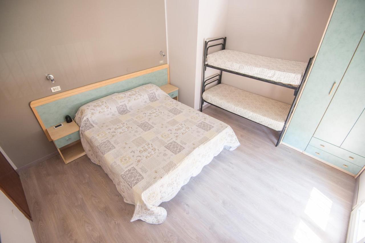 Hotel Avenusta Viserba Di Rimini ภายนอก รูปภาพ