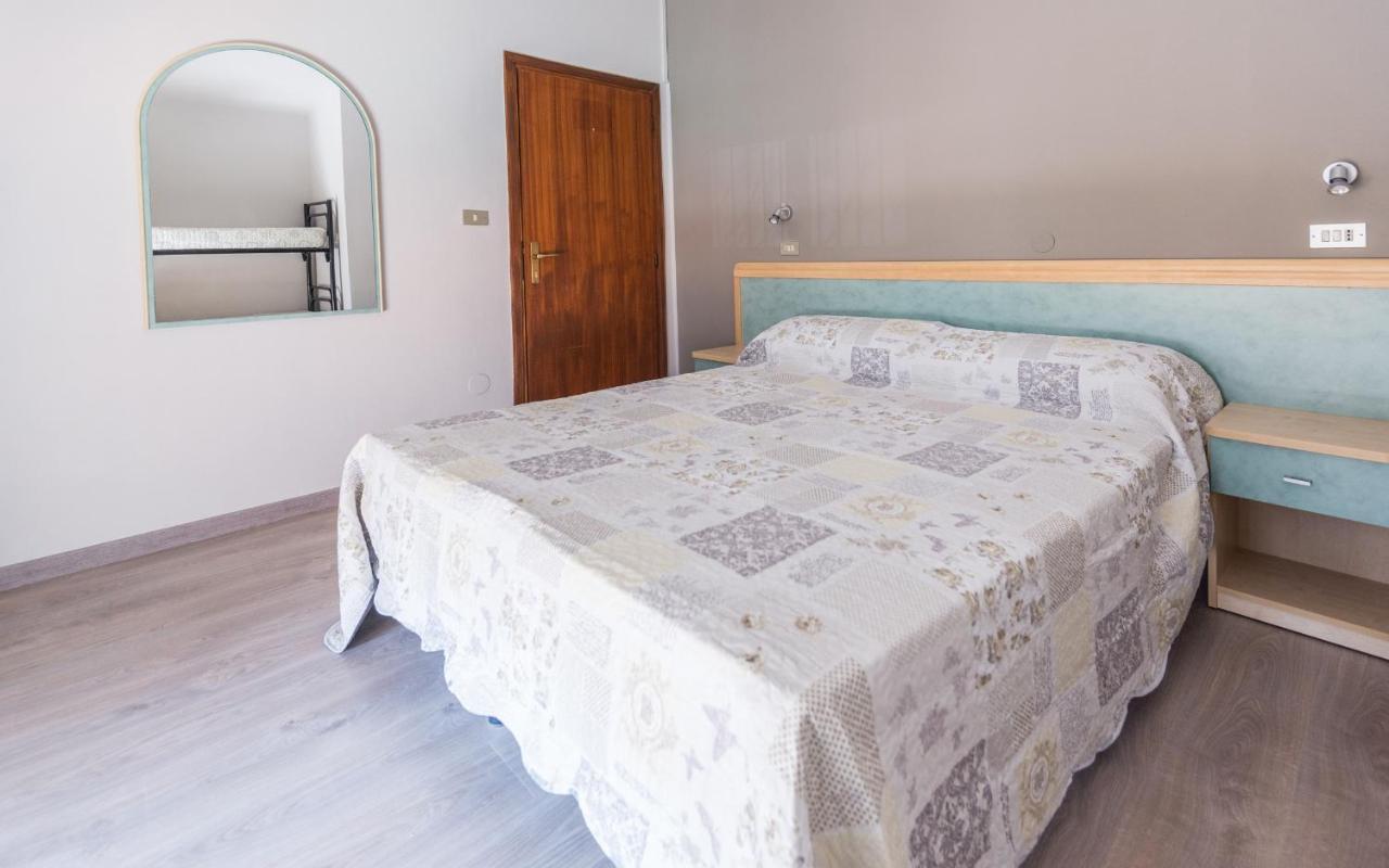 Hotel Avenusta Viserba Di Rimini ภายนอก รูปภาพ